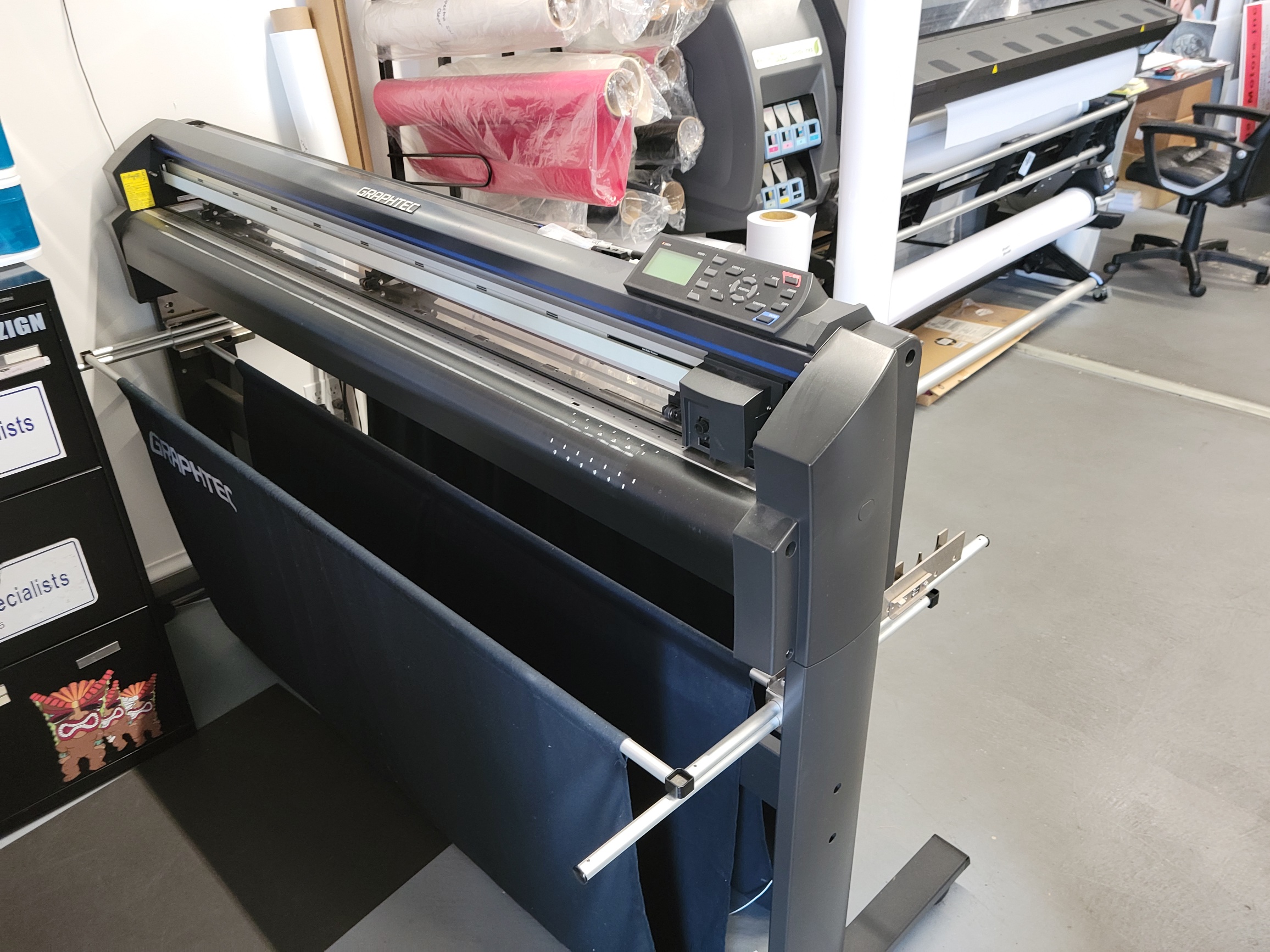 USED Graphtec FC8600-130 Vinyl Cutter  54"-20220429_124923_resized.jpg