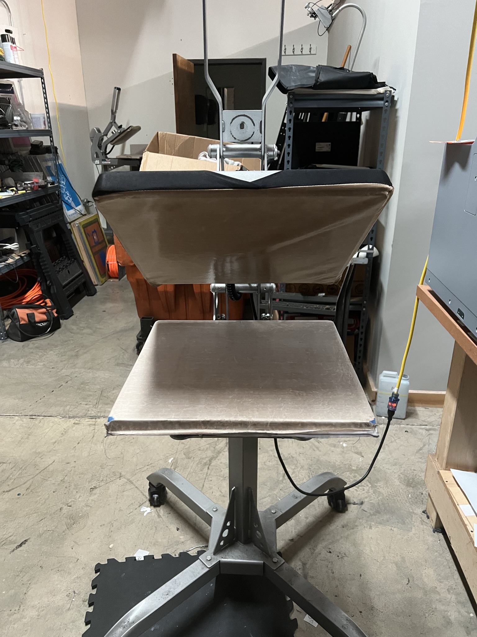 Hotronix 16x16 Auto Open Clam Heat Press with caddie(stand)