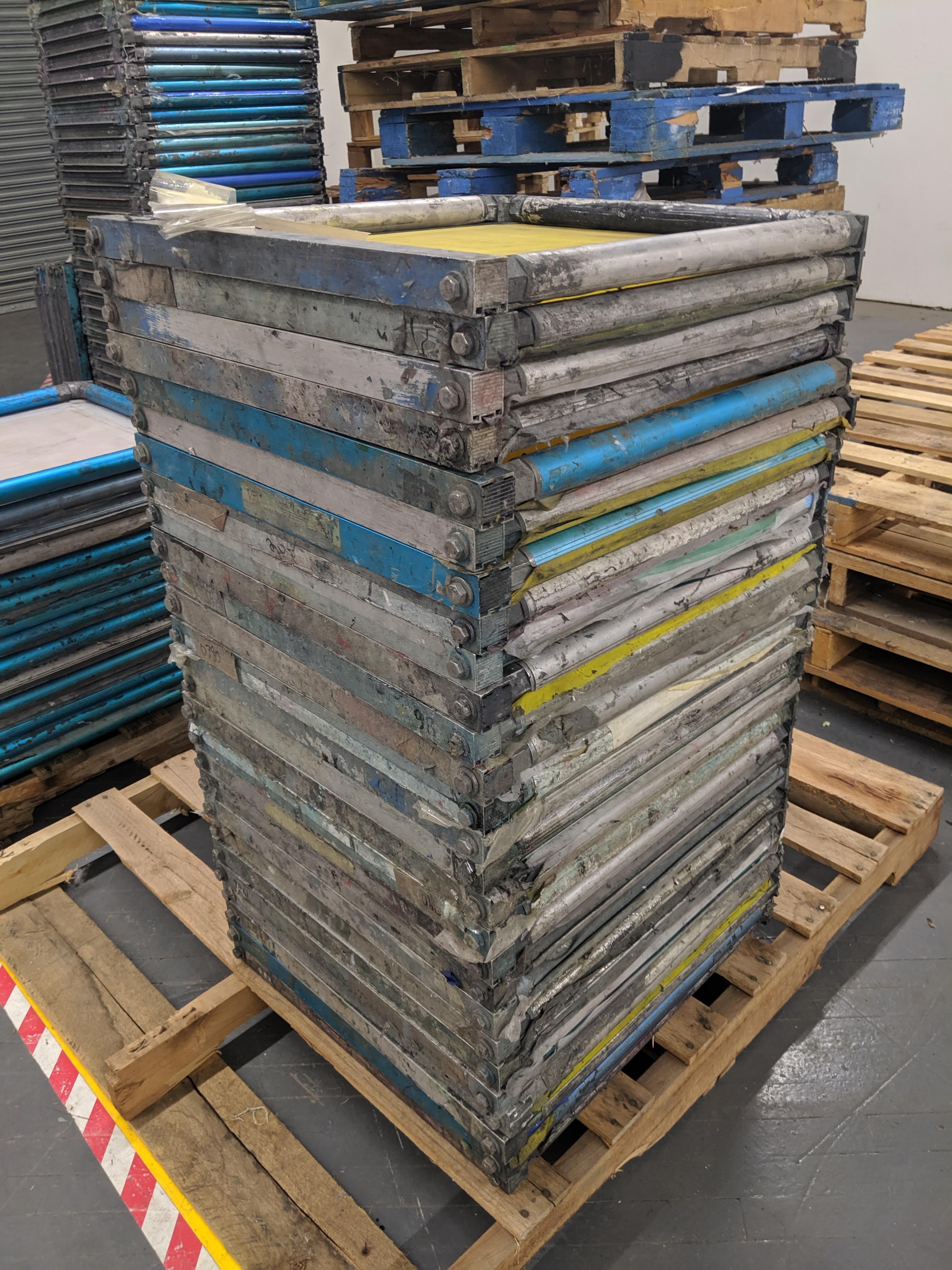 Roller Bar Frames with Square Edge