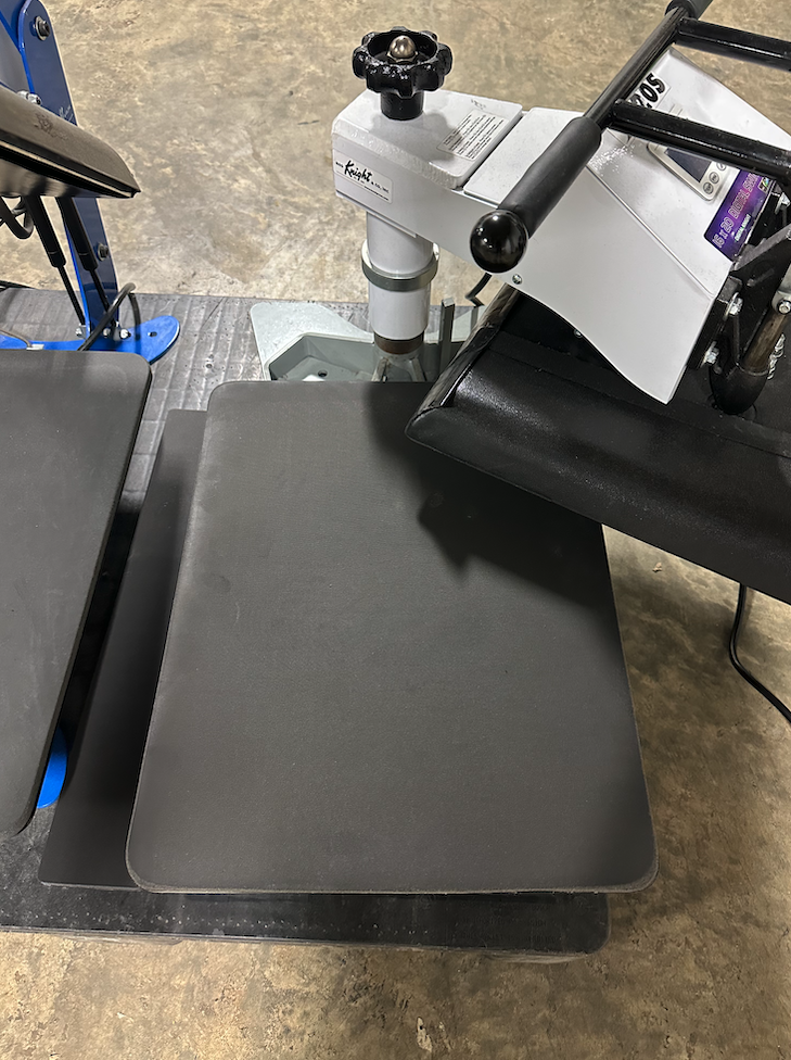 Geo Knight DK20S & DK20 Heat Presses & Sleeve Pallet For Sale