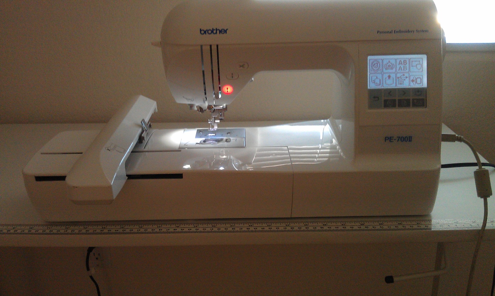 Brother PE700II w/lots of accessories 850