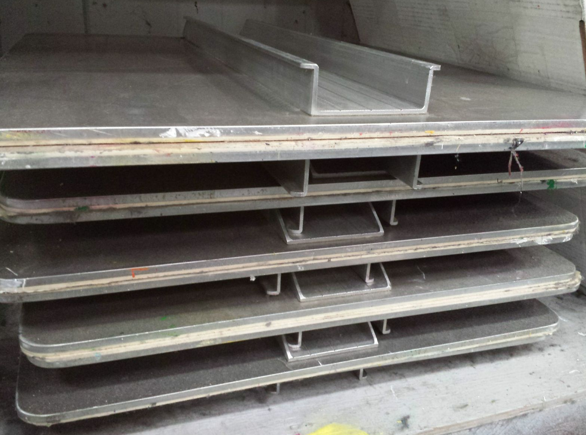 M & R Pallets/ Squeegee & flood bars