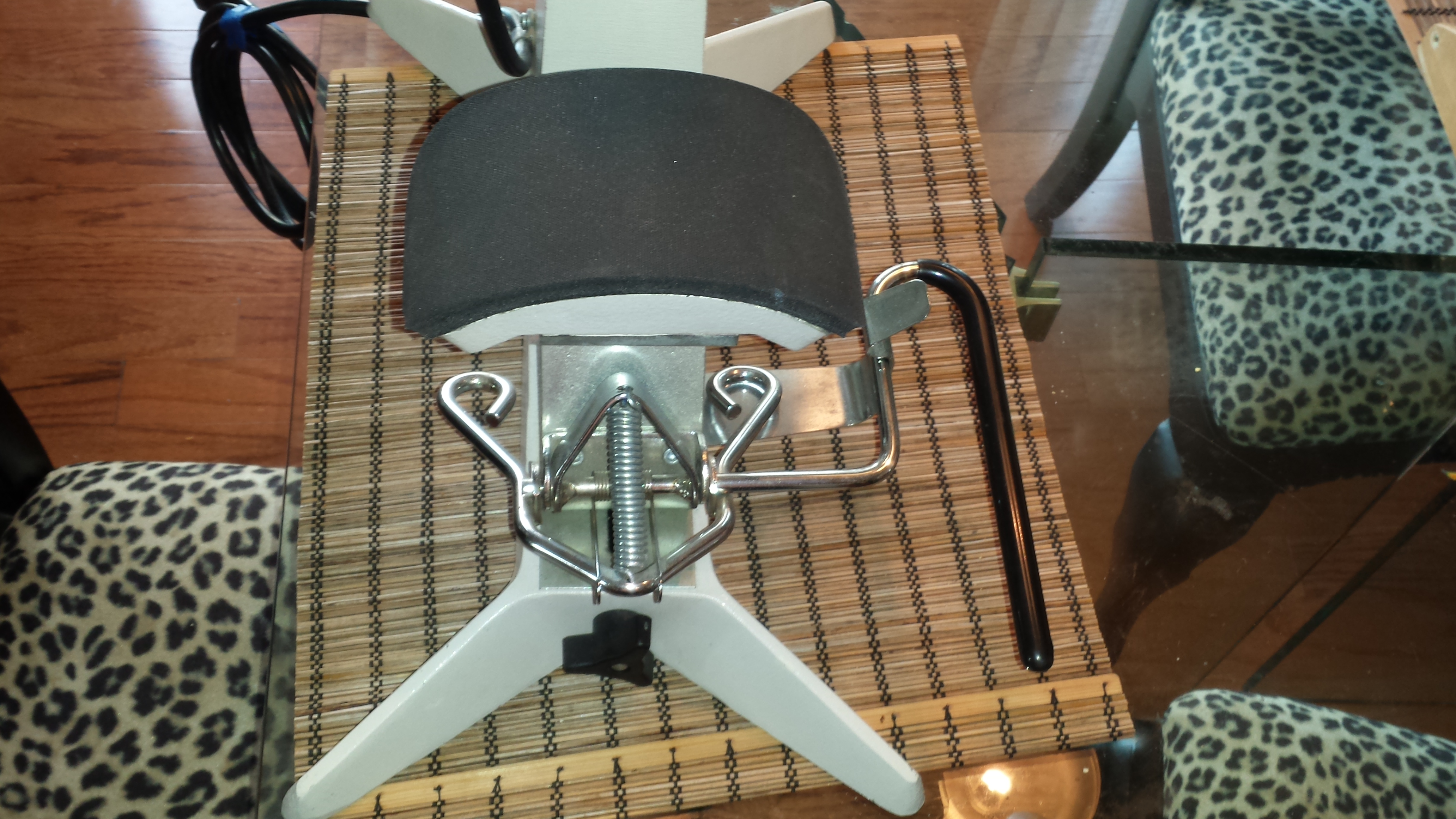 Insta graphics 414 like new hat press Tagless label press