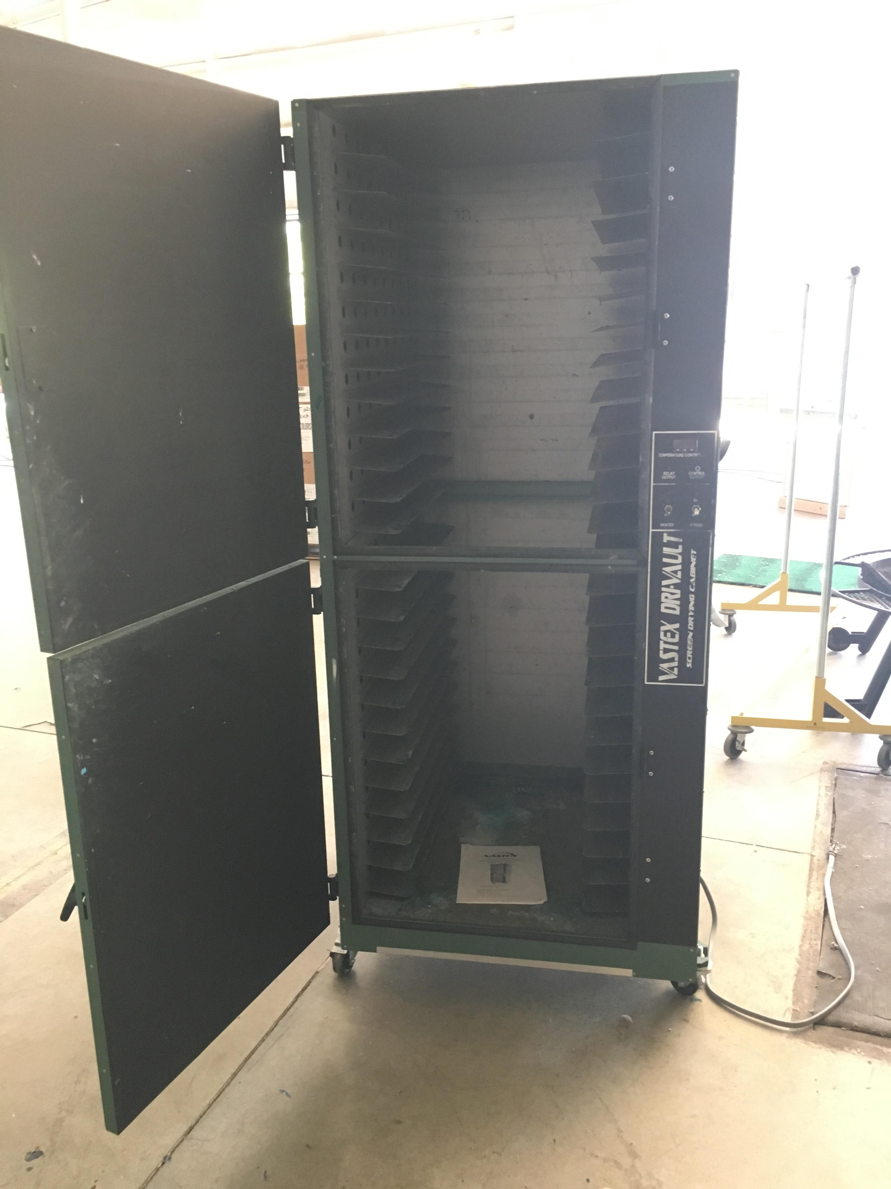 Drying cabinet