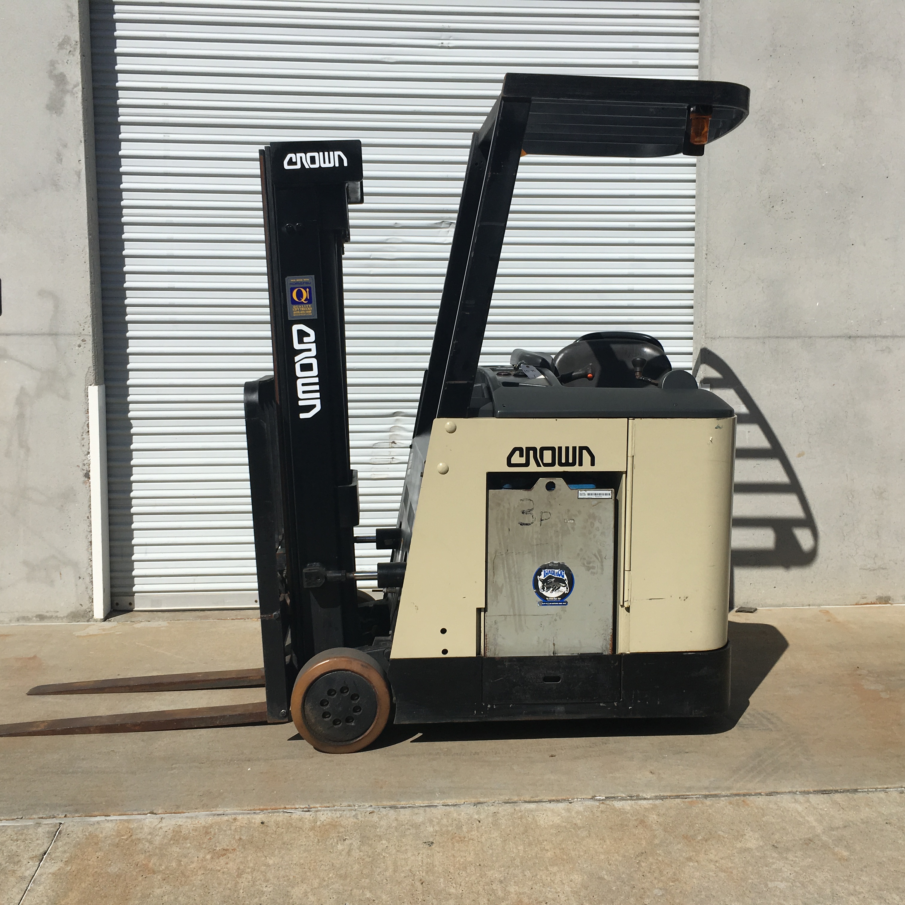 Crown RC302030 Stand up Electric Forklift