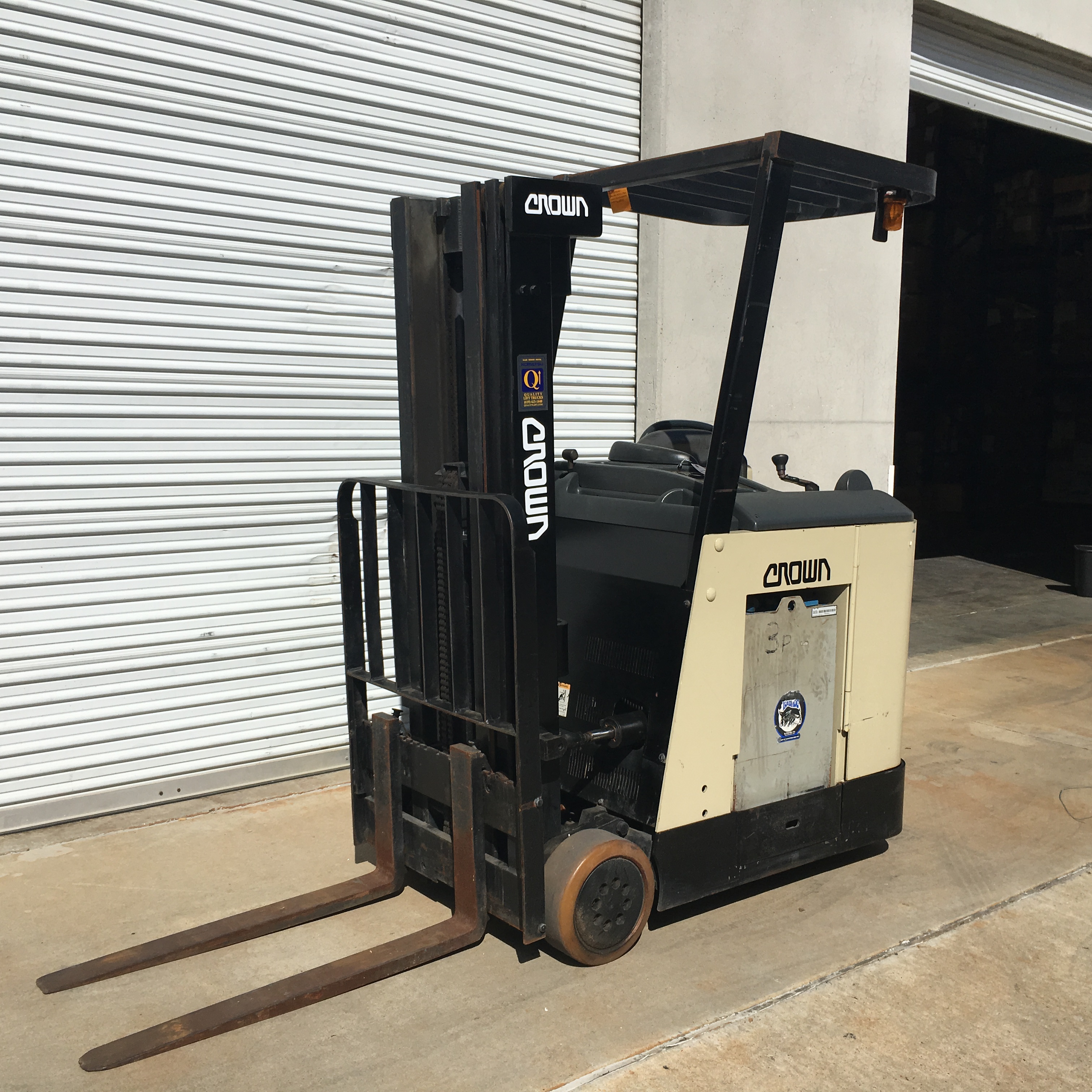 crown rc3020 30 stand up electric forklift crown stand up forklift