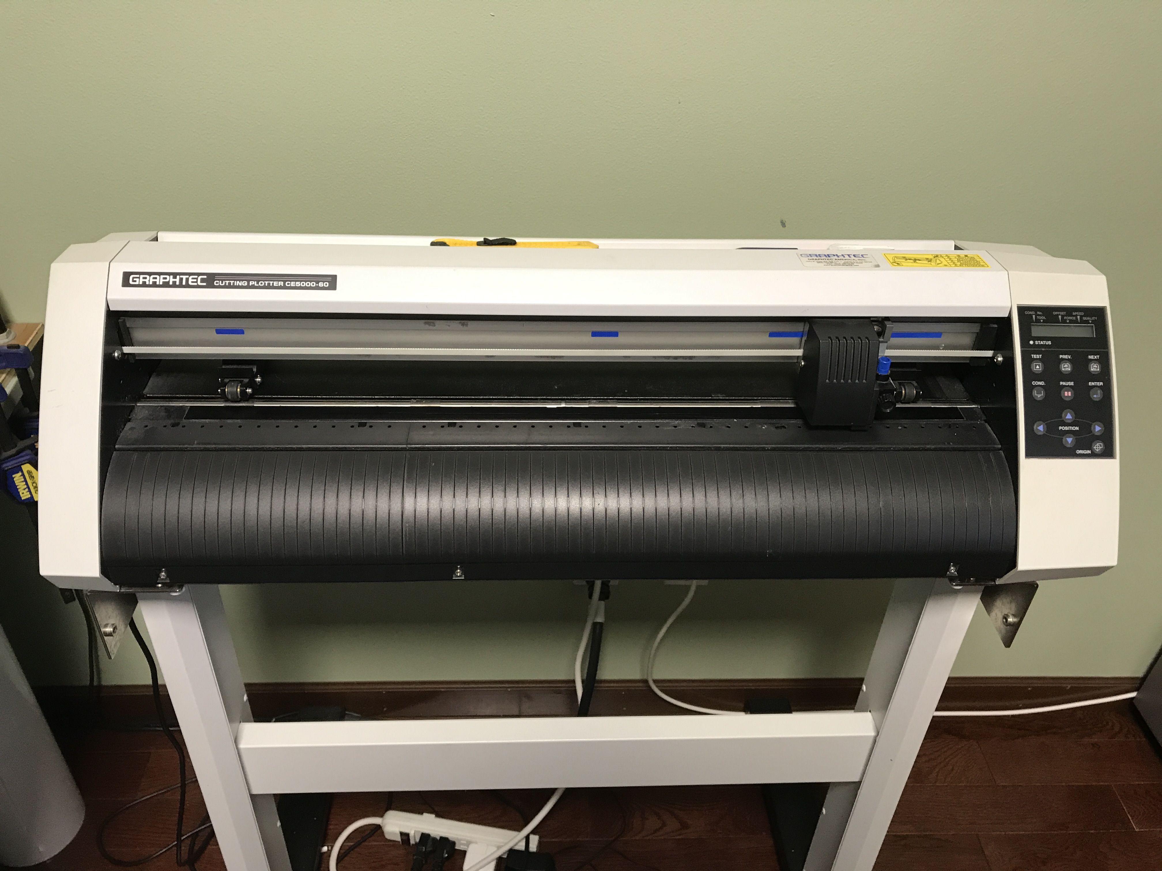 Graphtec Cutting Plotter CE5000-60 24" Plotter-img_0508.jpg