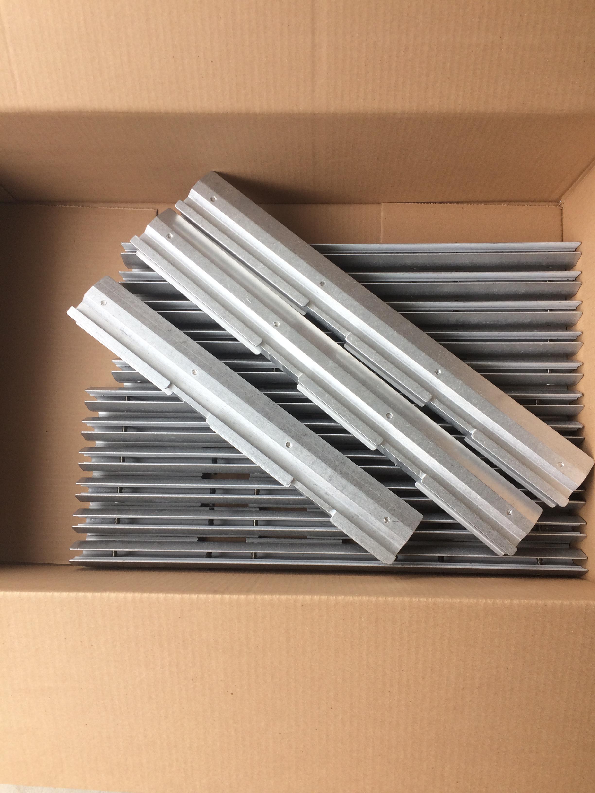 M&R Pallets 16"x18" (6) Squeegee Bars