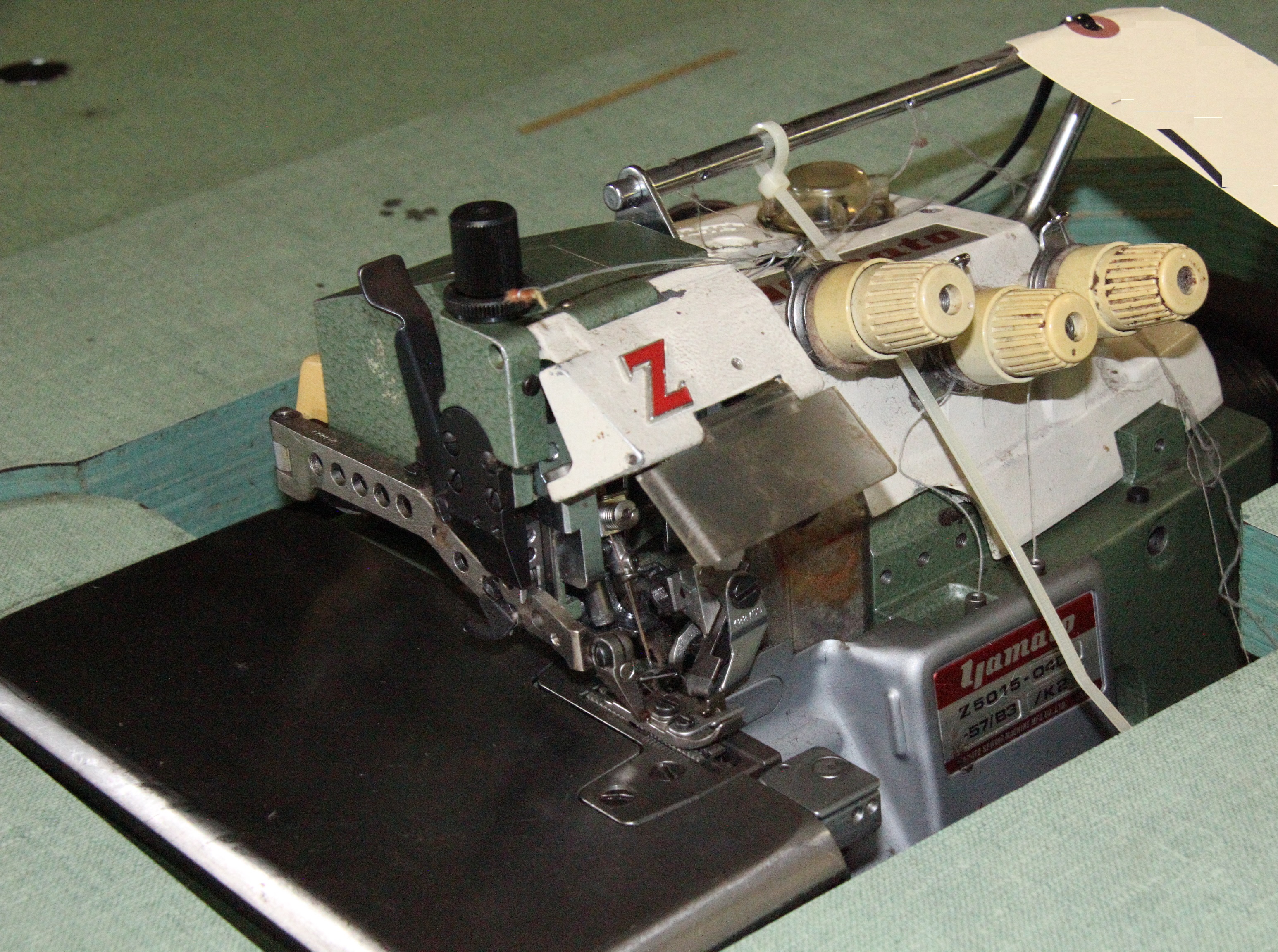 Sewing Machines (6 Machines) Sergers, Buttonhole Stitch, 3 & 4 Thread serger