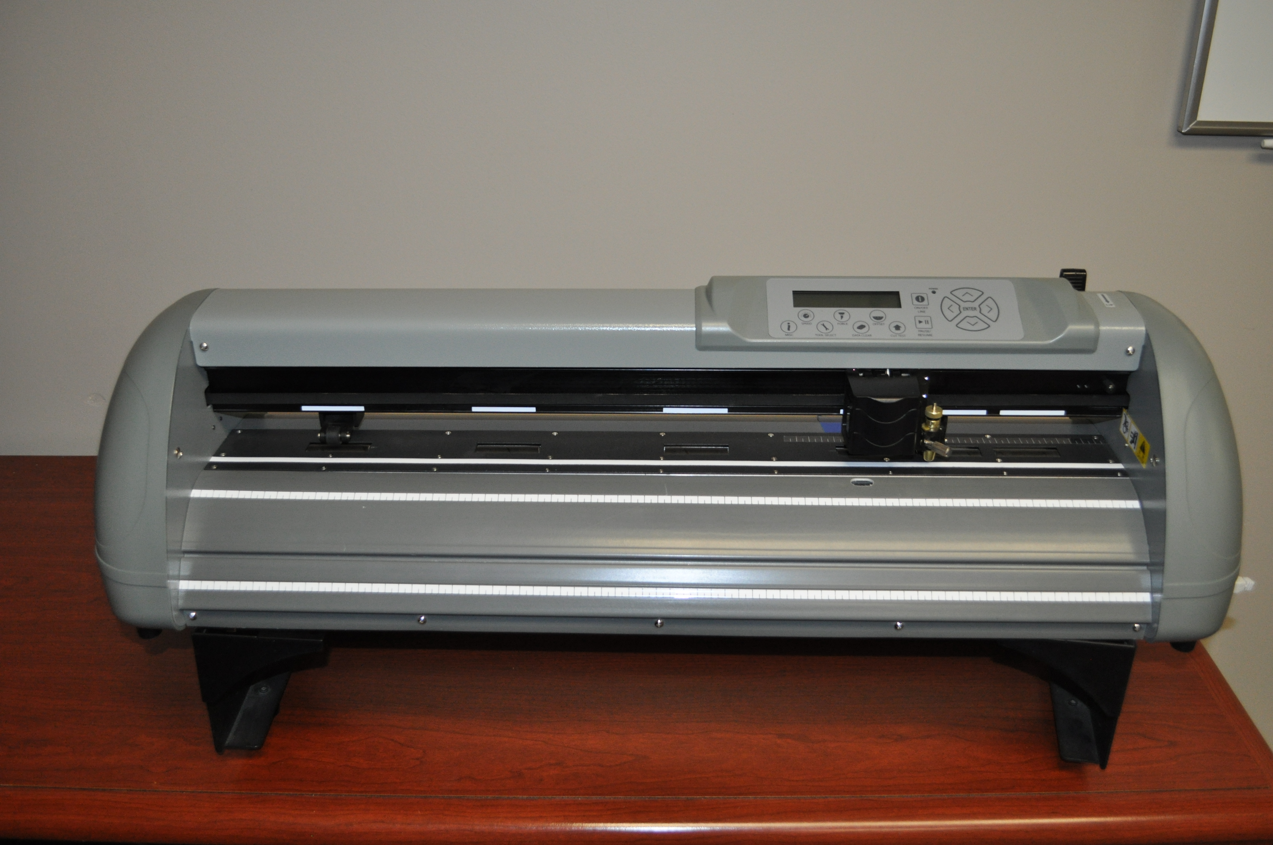 Endura Cut Vinyl Plotter-001.jpg