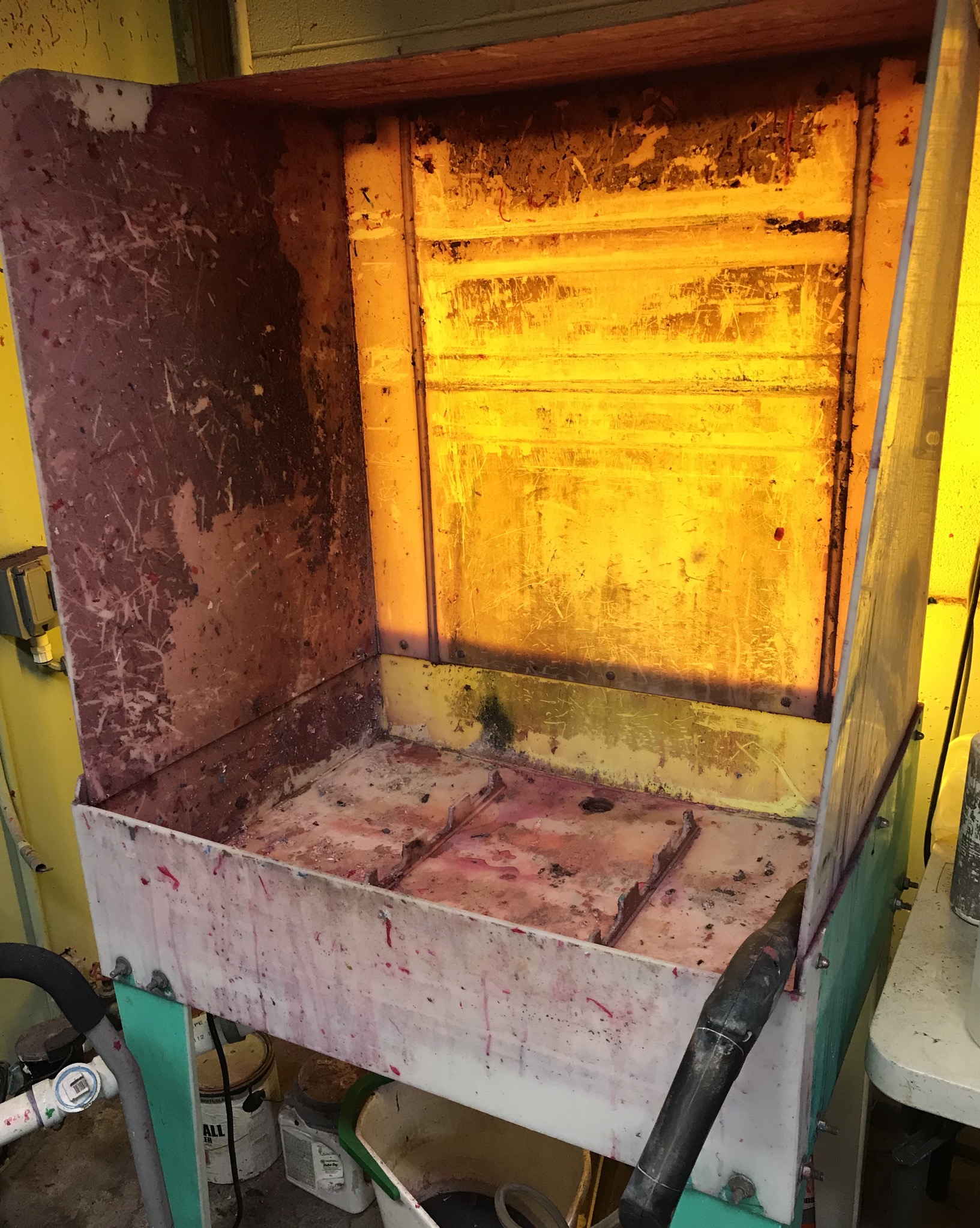 Ryonet Washout Booth with Back Light-67037735-2940-4486-9f33-09fbd0b1e80d.jpeg