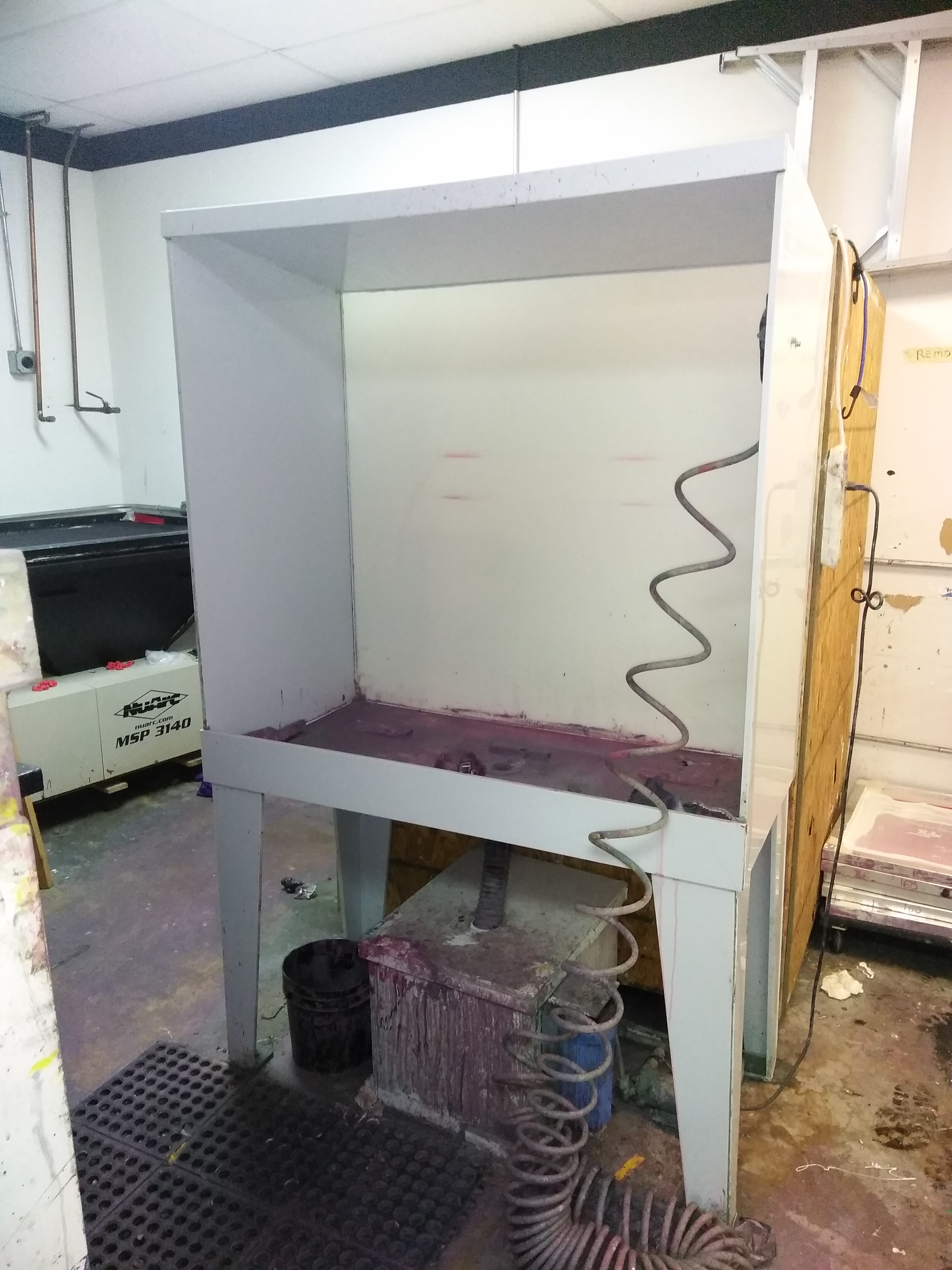 TWO Sinks One RECIRCULATING and ONE WASHOUT