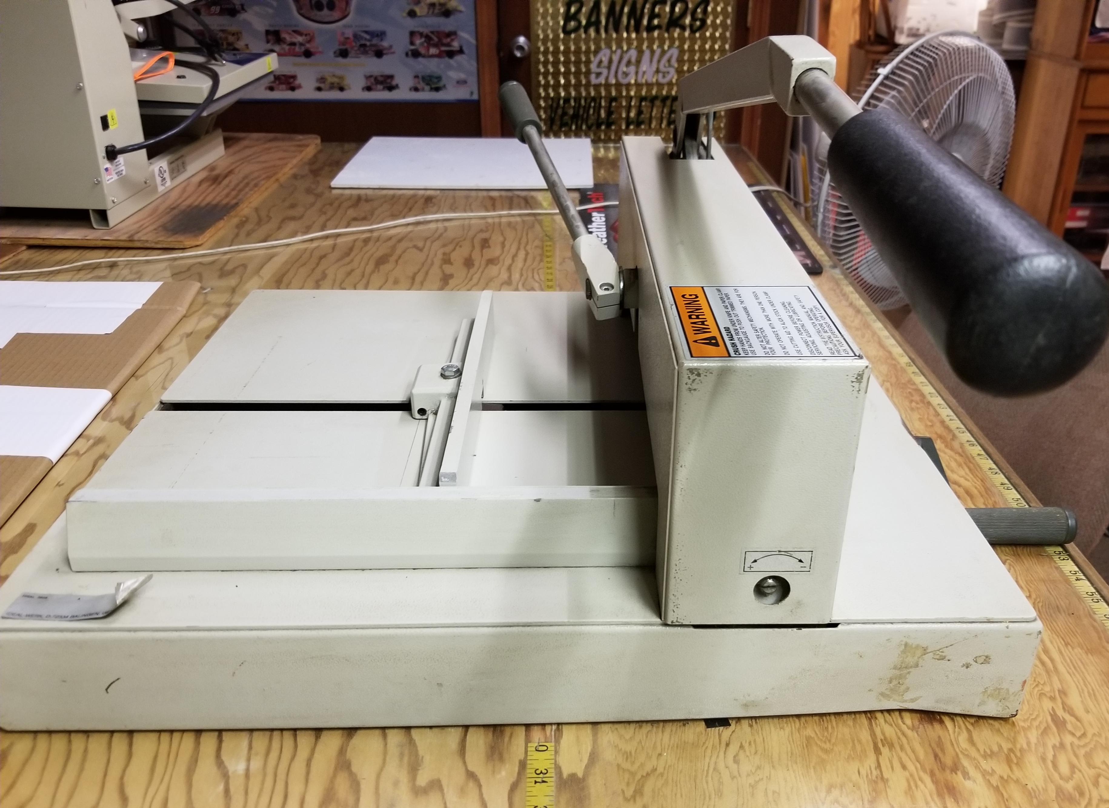 TRIUMPH 3905 Paper Cutter