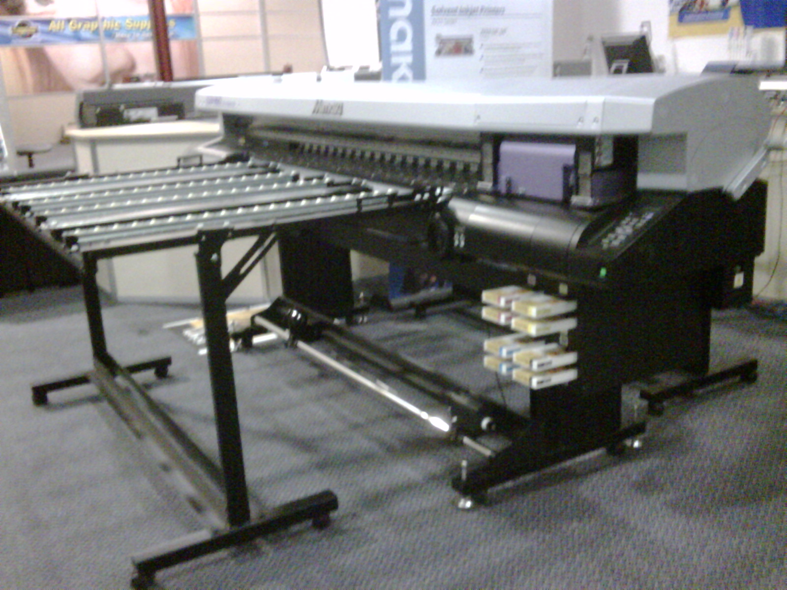 Demo Mimaki UJV-160, 64" Hybrid flatbed with Green UV_LED-img00382-20100723-1554.jpg